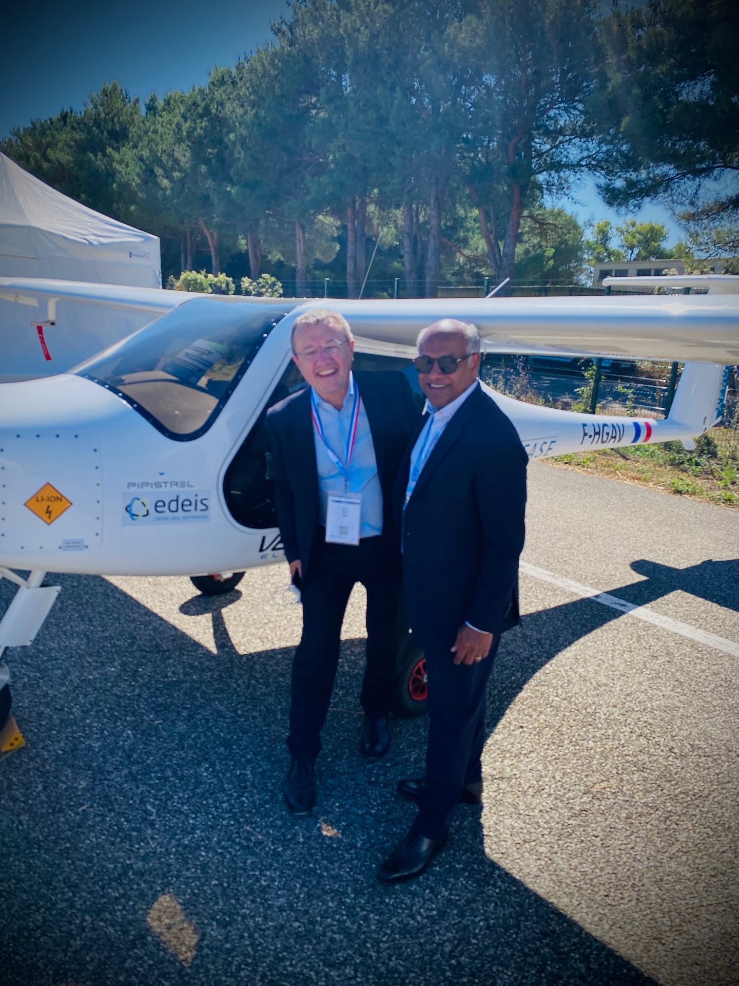 FSFI leadership beside an electric light aircraft at the AeroSud Regional Summit in Aix-en-Provence