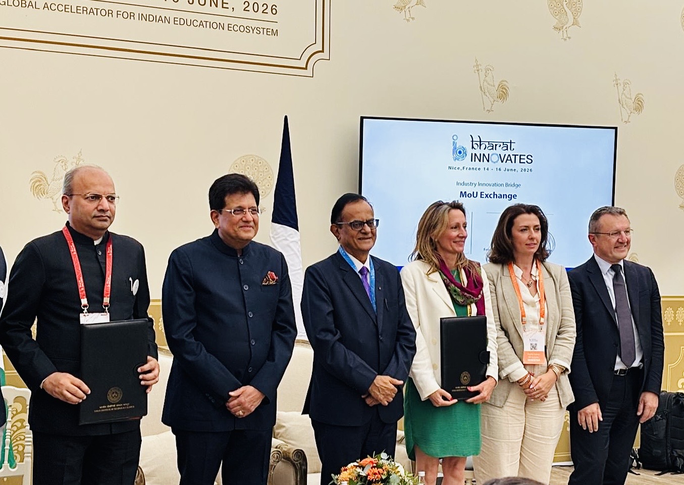 Representatives gathered for the FSFI and IIT Kanpur partnership ceremony at Bharat Innovates